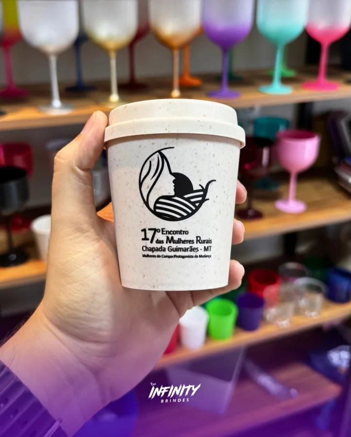 Copo de fibra com tampa personalizado para evento em Mato Grosso