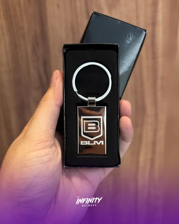 Chaveiro de metal personalizado em embalagem de presente