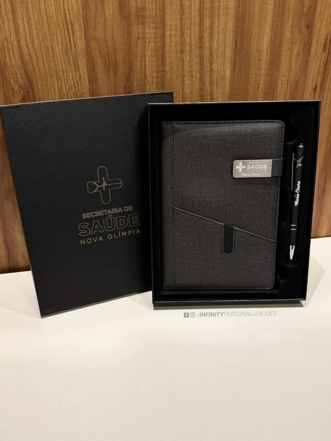 Kit executivo com caderno e caneta personalizados em caixa de presente